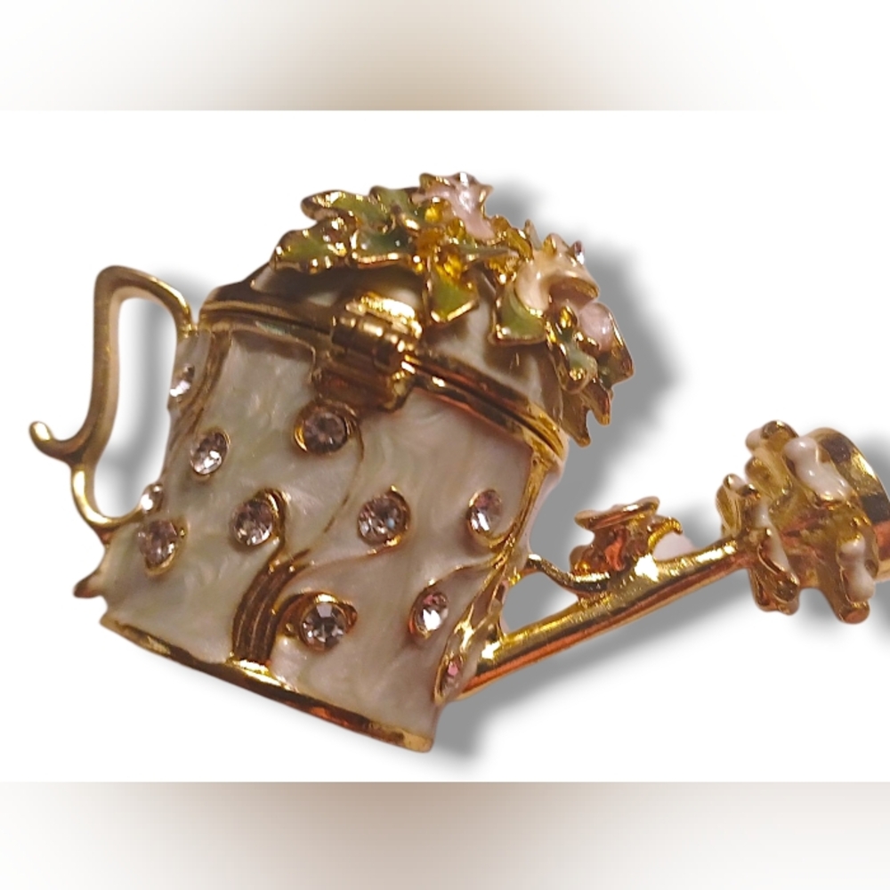 Elegant Gold and Green Watering Can Brooch - Picture 3 of 7